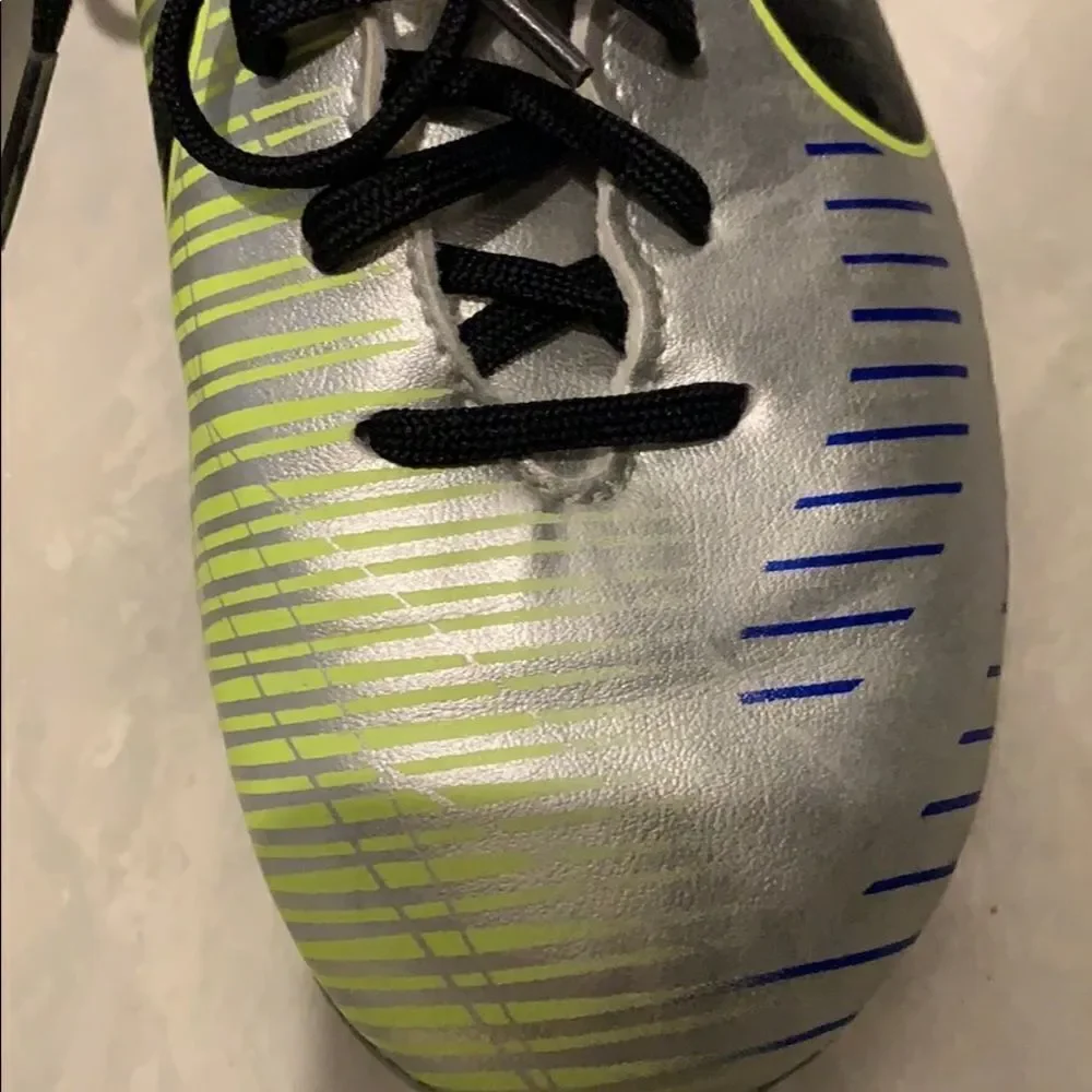 L❌1 hr sale❌Nike soccer shoes